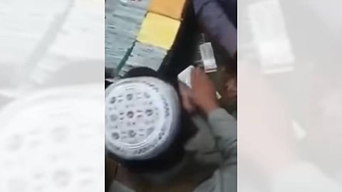 كنز نائب «غني».. فيديو يوثق لحظة عثور «طالبان» على سبائك ذهبية وأموال