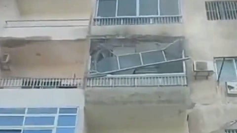 بالفيديو.. انفجار داخل عيادة طبية في لبنان وإصابة 7 أشخاص