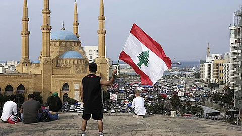 موقع أمريكي يكشف خطة «حزب الله» لشراء ولاء اللبنانيين قسرًا