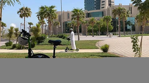 السكوتر الكهربائي.. وسيلة تنقل الطلاب بحرم جامعة الإمام عبدالرحمن بن فيصل