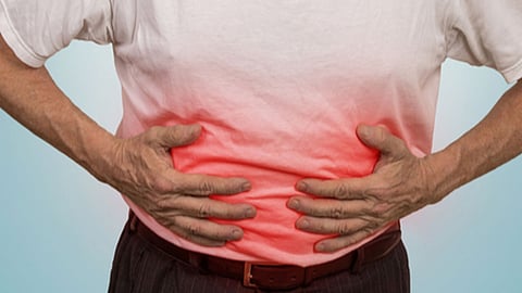 خالد النمر يحذر من تصرف خاطئ عند الإصابة بنوبات القولون العصبي