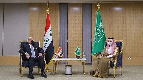 الأمير فيصل بن فرحان يستعرض تعزيز التنسيق الثنائي مع وزير الخارجية العراقي