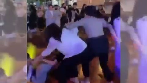 بالفيديو.. مشاجرة «عنيفة» بين فتيات في إحدى المتنزهات بالكويت