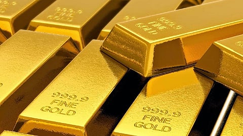 الذهب يتراجع للجلسة الثالثة على التوالي بضغط قوة الدولار