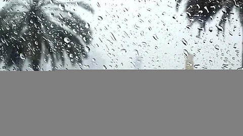 تنبيهات الأرصاد: أمطار رعدية وضباب وأتربة على عدة مناطق