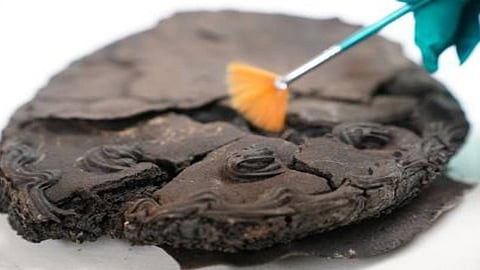 كعكة عمرها 79 عامًا تُثير حيرة علماء الآثار في شمال ألمانيا