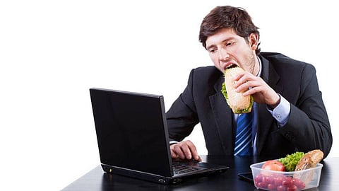 دراسة تحدد طريقة مثالية لضمان عدم زيادة أوزان الموظفين بالمكاتب