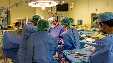 استغرقت 4 ساعات.. عملية لنقل قلب وكليتين من متوفّى دماغيًا بنجران لـ3 مرضى