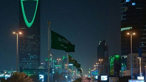 أخبار السعودية.. ضبط شابين وفتاتين إثر تداول فيديو إطلاق نار بالمدينة.. وبرج خليفة يضيء بالعلم السعودي