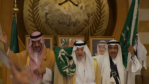 بالفيديو.. أمير مكة يرقص العرضة على أنغام «بيرق سيدي.. سمعًا وطاعة»
