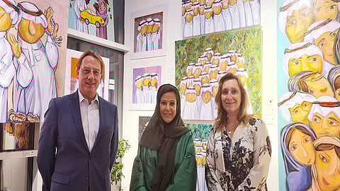 سفير فرنسا يزور معرض الفنانين السعوديين: الفن جسر بين الشعوب
