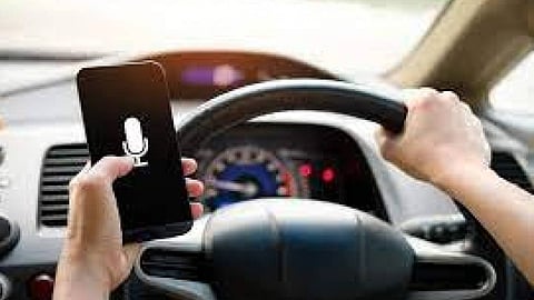 أكاديميان سعوديان يحصلان على براءة اختراع أمريكية للتحكم بالهواتف أثناء القيادة