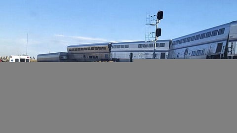 مقتل 3 أشخاص وإصابة 50 إثر خروج قطار عن القضبان بأمريكا