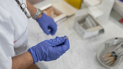 «السيطرة على الأمراض» الأمريكية توضح الفئات المؤهلة للحصول على جرعة كورونا الثالثة