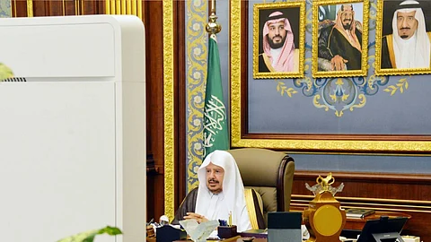 رئيس مجلس الشورى: ميليشيات الحوثي مصرَّة على الخيار العسكري ورفض مبادرات السلام