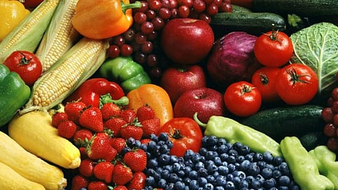 ألوان الفواكه والخضراوات تحدِّد فوائدها.. الأخضر مضاد للسرطان والأصفر لصحة العين