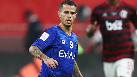 مصدر يكشف عن سبب يمنع بيتروس وجيوفينكو من التوقيع لـ«الأهلي»