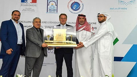 بالصور.. سفير فرنسا يزور مدارس نجد: مؤسسة عظيمة تروّج للفرانكوفونية