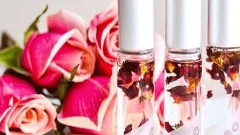 تعرفي على الفوائد الجمالية لزيت وردة المسك