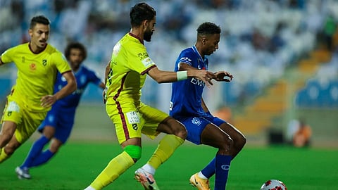 تعليق مثير من «معتز الدعيج» بعد تعادل الهلال أمام الحزم