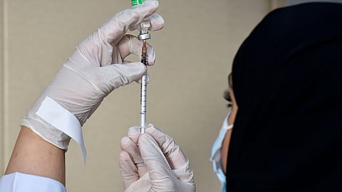 التحصين بجرعتين هل يعفي صاحبه من فحص الـpcr عند دخول المملكة ؟.. «توكلنا» يجيب
