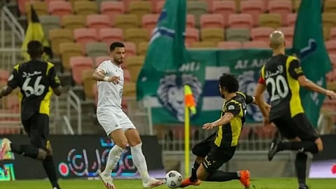 ديربي جدة.. شوط أول سلبي بين الإتحاد والأهلي