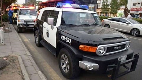 القبض على 3 مواطنين بمكة نشروا مقطعًا ادعوا فيه سرقة مركبتهم لكسب مشاهدات