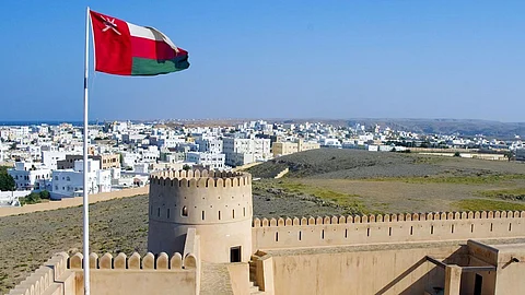 بسبب الإعصار شاهين.. سلطنة عمان تمنح الموظفين إجازة يومين