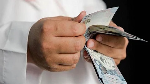 الموارد البشرية تحدد الإجراء المطلوب حال تناقض الراتب المسجل عن الفعلي