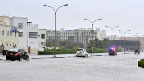 الإعصار شاهين.. سلطنة عمان تغلق مؤسسات صحية بعدة محافظات