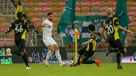 «المريسل»: لاعب الاتحاد معرّض للإيقاف والغرامة بسبب لقطة خارجة في الديربي
