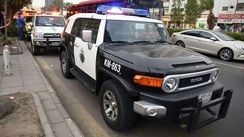 القبض على مقيم في المدينة بحوزته مواد مخدرة وسلاحًا ناريًا