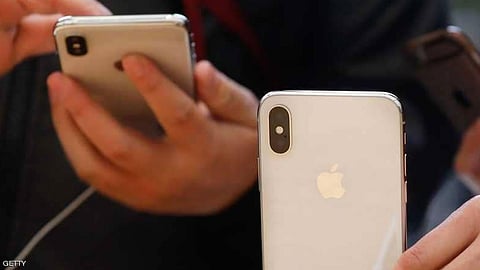 ثغرة أمنية في هاتف آيفون تتيح تحويل الأموال دون علم المستخدم