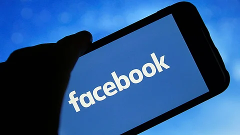 بسبب أزمة «فيسبوك».. تصنيف زوكربيرج يتراجع في قائمة أثرياء العالم