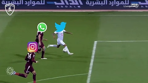 لقطة طريفة.. نادي الفتح يسخر من انهيار «واتساب وإنستجرام» بهذه الطريقة