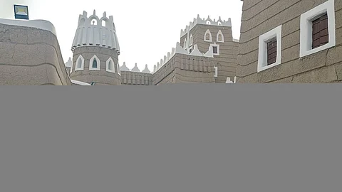 بالصور.. سفير الصين بالمملكة يزور قصر الإمارة في نجران: «أجريت حوارًا مع التاريخ»