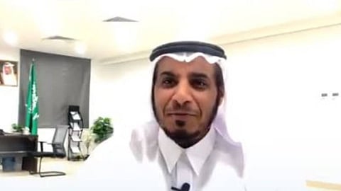 محمد آل اللطيف.. معلم ظل على رأس العمل 36 عامًا يروي تجربته