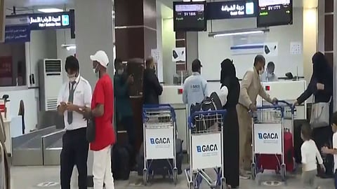 بالفيديو.. عودة السفر لمطار الملك عبدالله بجازان.. و20 رحلة عقب استئناف الطيران