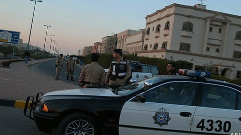 غرق 10 أشخاص وإنقاذ 7 آخرين في شاطئ المسيلة بالكويت