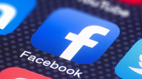 فيسبوك ترد على اتهامات بالفساد وتقصي «زوكربيرج» عن المشهد