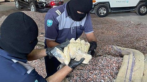 «مكافحة المخدرات»: القبض على 4 مقيمين بجدة بحوزتهم أكثر من 4 كيلو «شبو»