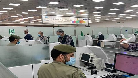 هل يمكن استخدام جواز السفر حال عدم تطابق البيانات مع «أبشر»؟ «الجوازات» تجيب