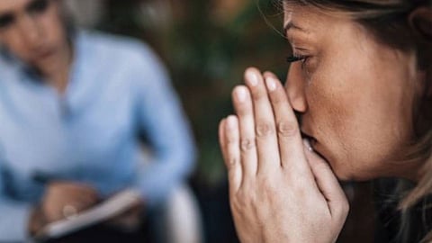 «الصحة» تنشر دليل الصحة النفسية: جزء من صحتك