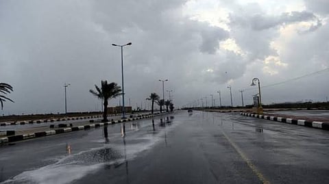 طقس الإثنين.. سحب رعدية على 3 مناطق ورياح نشطة بالمنطقة الشرقية