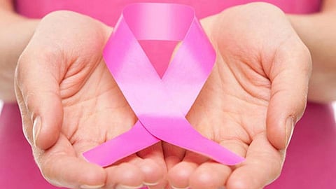 بالفيديو.. استشاري : التأخر في الزواج وكثرة استخدام موانع الحمل من أسباب سرطان الثدي