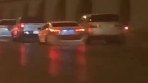 قائد مركبة يعترض آخر على طريق عام.. ومقطع فيديو يوثق الحادث العنيف