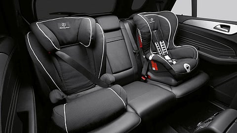 «الخدمات الصحية بالجبيل» تقدم مقعد طفل للسيارة هدية لكل مولود