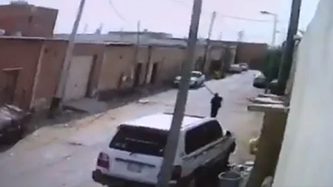 كاميرا مراقبة ترصد آخر ظهور لفتاة تبوك المفقودة.. ووالدها يناشد بالبحث عنها