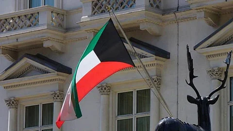 السفارة الكويتية في لبنان تدعو مواطنيها إلى مغادرة البلاد والتزام الحذر