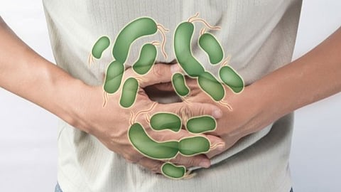 مرض نادر يصيب العشرات بالتسمم في دولة عربية